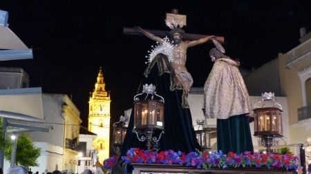 El Cristo de la Sangre volvió a llenar de silencio la noche del Martes Santo en Moguer