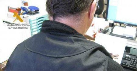 Le paga dinero a un suplantador para que acuda con su DNI al examen teórico del permiso de conducir en Huelva