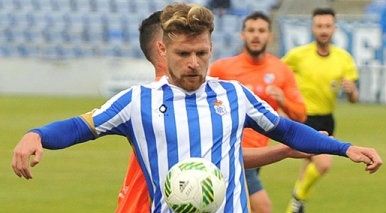 La Hoya Lorca ha sido la que ha telefoneado a Iván Aguilar, pero el delantero no se moverá del Recre en lo que queda de liga