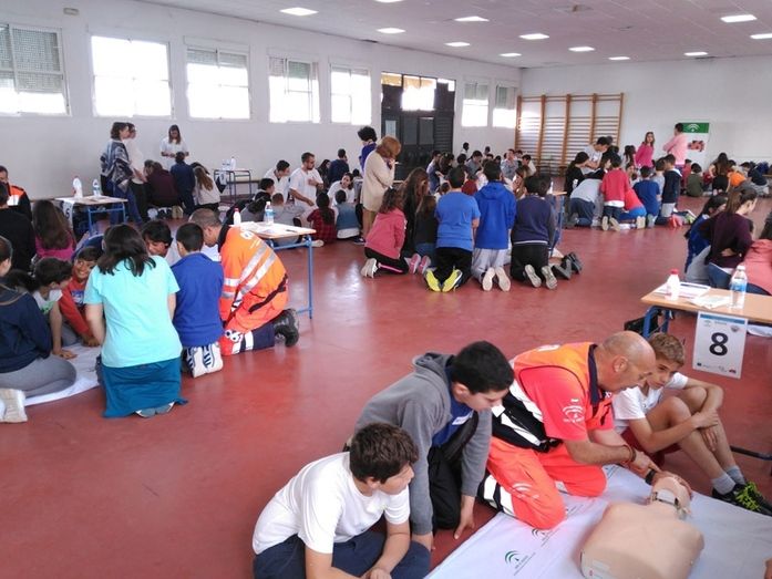 El 061 entrena en primeros auxilios a 600 alumnos del instituto Fuente Juncal de Aljaraque