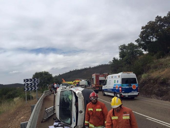 Siete heridos tras un accidente entre dos furgonetas y un turismo en la N-435