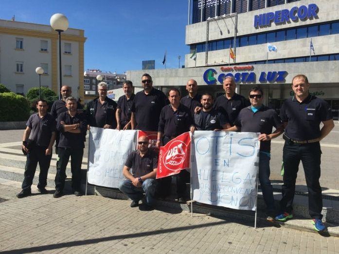 Trabajadores Zardoya Otis, en huelga y reclamando sus derechos