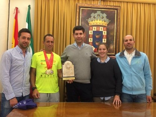 Valverde del Camino homenajea al deportista transplantado Emilio Domínguez