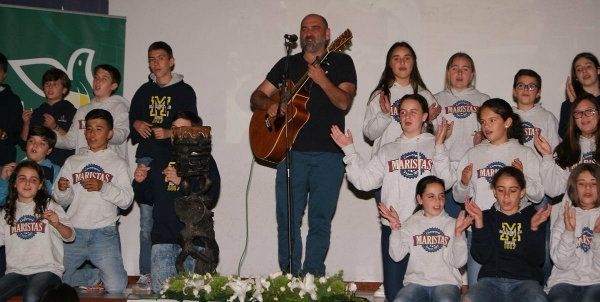 Maristas Huelva acoge la presentación del disco-libro 'Los Tambores Hablan' con la presencia del artista Tontxu