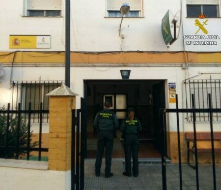 Arrestan a un varón e investigan a otro por el intento de robo en un concesionario de coches en Isla Cristina