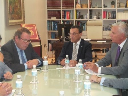 El presidente del Patronato y el de los hoteleros españoles analizan los retos del Destino Huelva