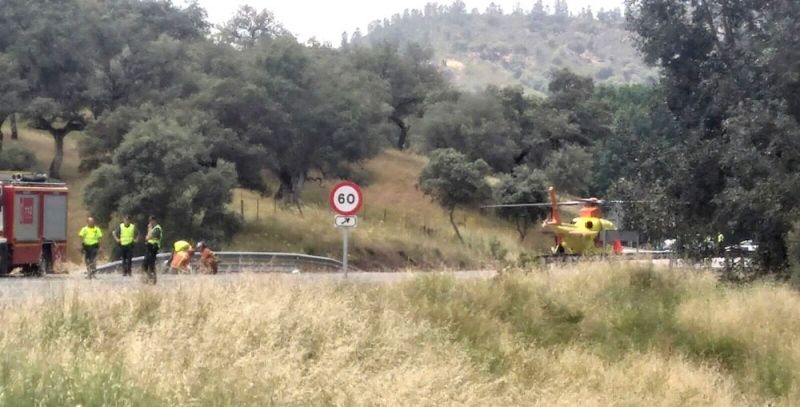 Rescatan a un hombre que cayó a un barranco tras sufrir un accidente de moto