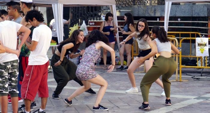 Pasión por el 'freestyle' en la plaza de las monjas