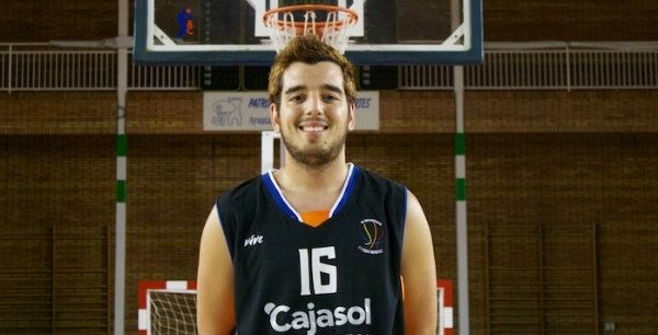El ala-pívot Ricardo Vilches se suma a las renovaciones del Enrique Benítez