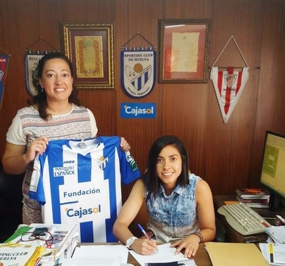 El Sporting Huelva oficializa su séptima y última renovación, la de la guatemalteca Analu
