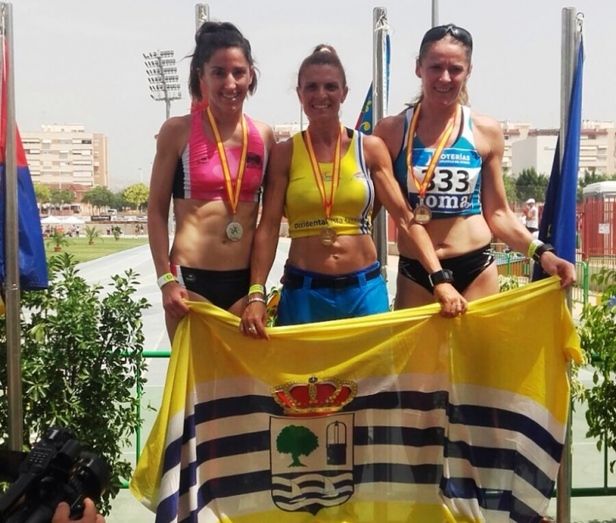 Triplete de Elena Cobos en un Nacional de Veteranos con tres medallas onubenses más