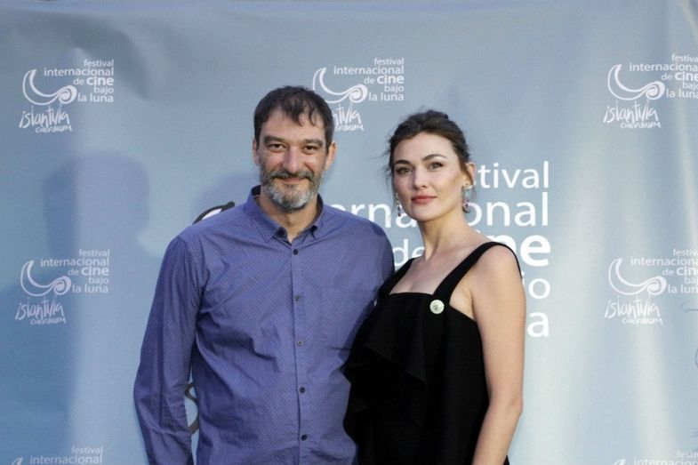 Islantilla inaugura su Festival de Cine bajo la luna con la entrega del Premio ‘Francisco Elías’ al director Jaime Chávarri