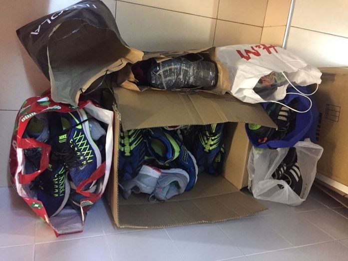 El Club Ultra Trail Huelva entrega zapatillas para el proyecto solidario 'Dona tus pisadas'
