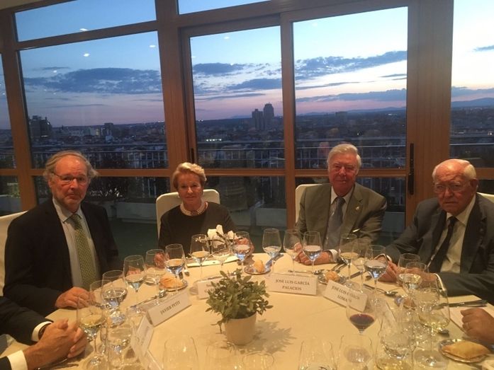 El Grupo Caja Rural homenajea a José Luis García Palacios por sus años de dedicación