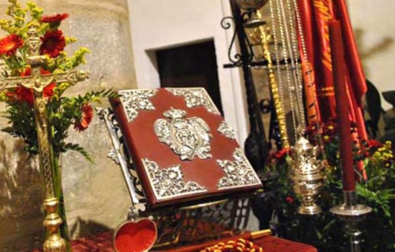 La Hermandad de San Vicente de Zalamea recupera el Libro de Reglas de 1638 desaparecido desde hace décadas de su archivo
