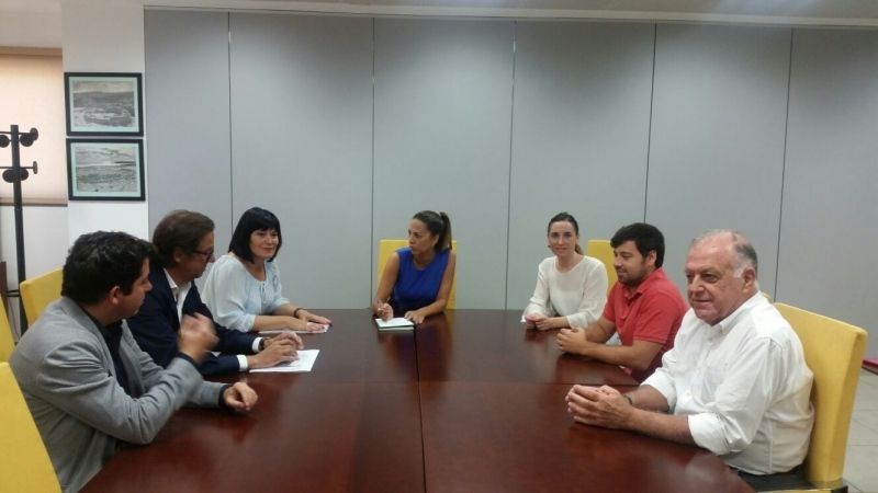 La Junta y el Ayuntamiento de El Granado se reúnen para impulsar el uso náutico del Puerto de la Laja