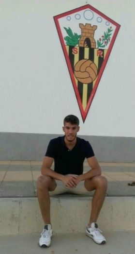 Juli, polivalencia para la defensa del San Roque