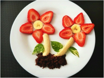 Cinco originales ideas para que tus hijos se diviertan comiendo fresas