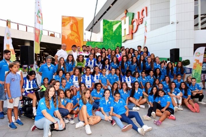 La gran familia del Sporting se presenta en Holea