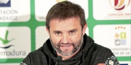 Julio Cobos: 'Al Recre quizás le falta algo de rodaje, pero dará muchos dolores de cabeza esta temporada'