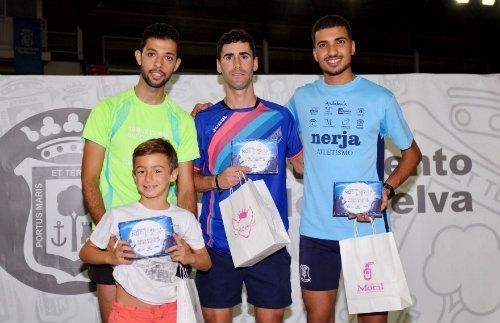Adrián Andivia y Marta Quiñones se alzan con la VI Carrera Nocturna de Huelva