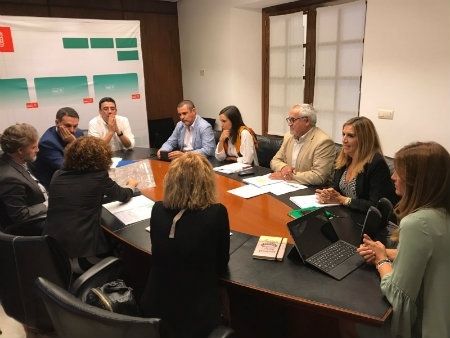 Diputación presenta a las consejerías de Turismo, Medio Ambiente y Fomento el Corredor del Tinto