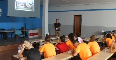 El Sporting Huelva recibe una charla de la LFP y Aufhauser vuelve a ser convocada por Austria