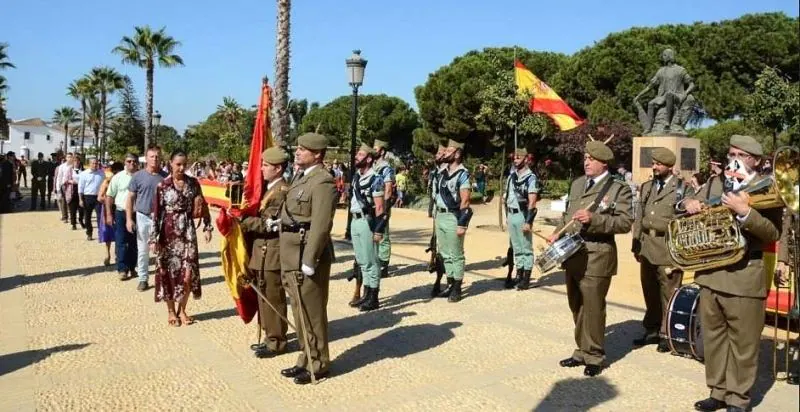 Más de mil personas participan en un acto de Jura de Bandera de Personal Civil en La Rábida