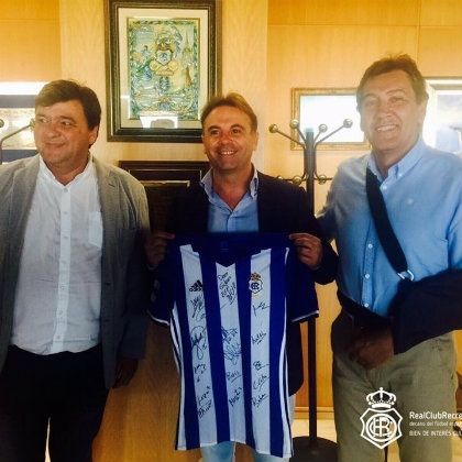 Solidario gesto del Recre con el Extremadura y la Asociación Ansares