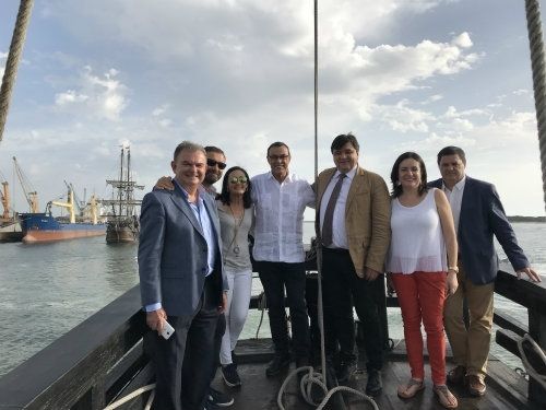 Las naves que arribaron a América protagonizan un homenaje ante el Monumento a la Fe Descubridora