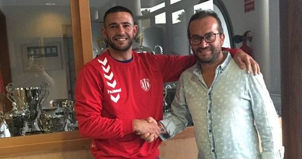 El Cartaya se refuerza con el central Javi Vela