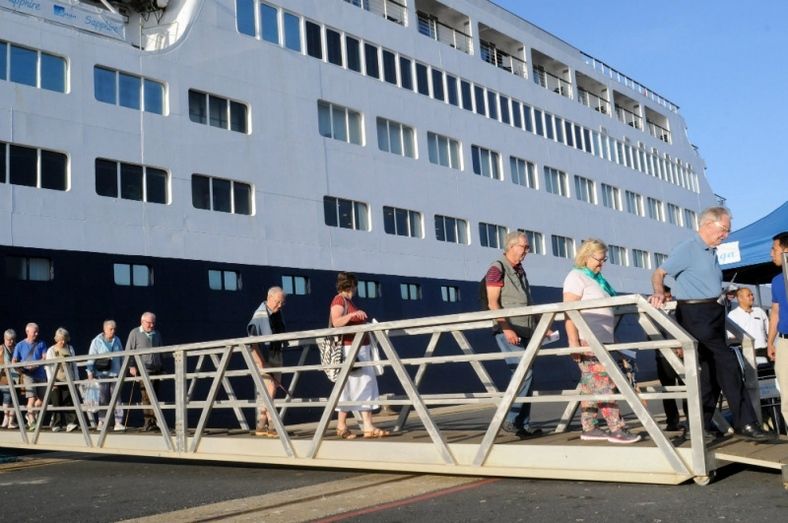 El 'Saga Sapphire' atraca en Huelva