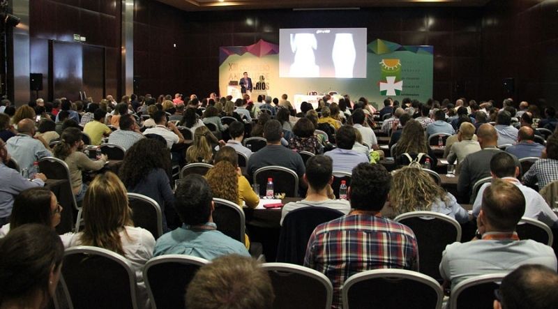 Más de 700 especialistas en animales de compañía participan hasta mañana en el XIII Congreso Andaluz de Veterinarios