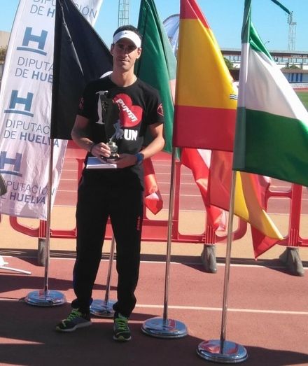 Adrián Andivia conquista ante Xavier Francoil unas X Millas del Guadiana muy onubenses