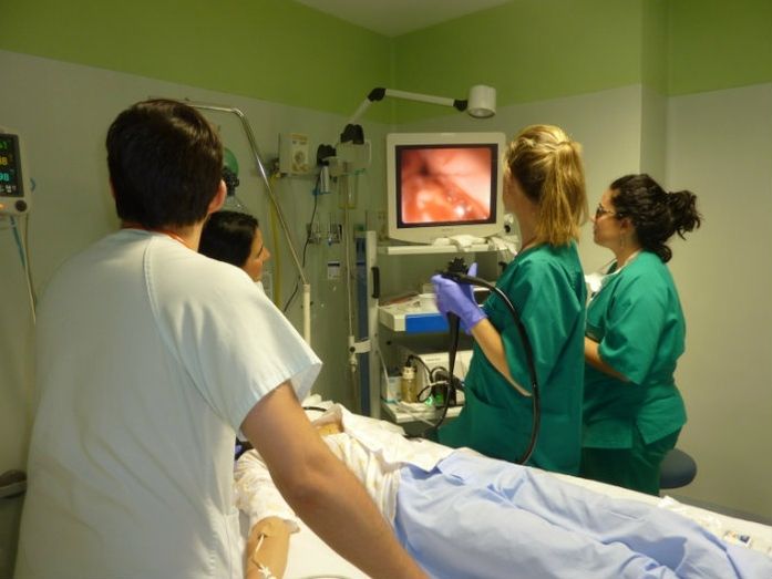 El Hospital Juan Ramón Jiménez anuncia avances en la atención pediátrica para depender menos de Sevilla