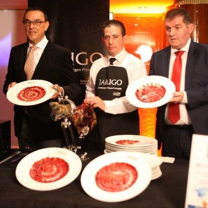La Denominación de Origen Protegida Jabugo se presenta en París con el respaldo de las instituciones