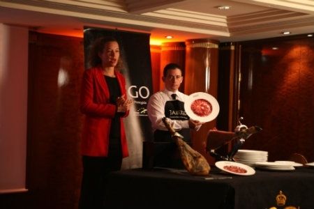 La Denominación de Origen Protegida Jabugo se presenta en París con el respaldo de las instituciones