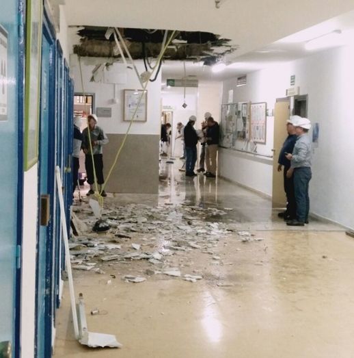 La normalidad vuelve al Hospital Infanta Elena tras la reparación de parte del techo caído en la zona de rayos X
