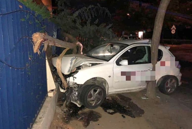 Aparatoso accidente sin heridos en la Avenida de Islantilla