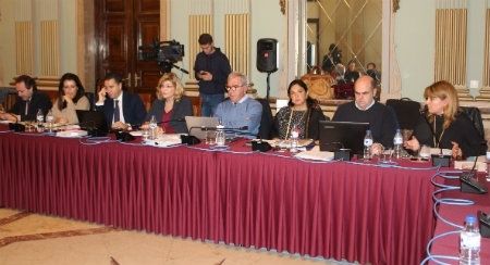 El pleno aprueba declarar Huelva como 'Municipio libre de violencia de género', la Isla Saltés como 'Conjunto Arqueológico' e incorporar a Emtusa 10 autobuses