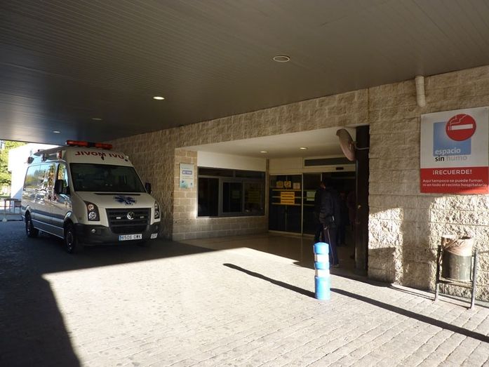 Casi dos años de cárcel por agredir a dos vigilantes y a una celadora en hospital Juan Ramón Jiménez