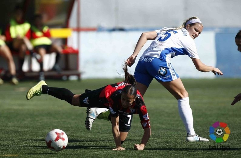 El Sporting se descontrola al final en Granadilla (5-1)
