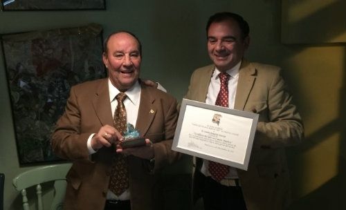 La Peña Sevillista Ciudad del Decano rinde homenaje a Curro Sanjosé
