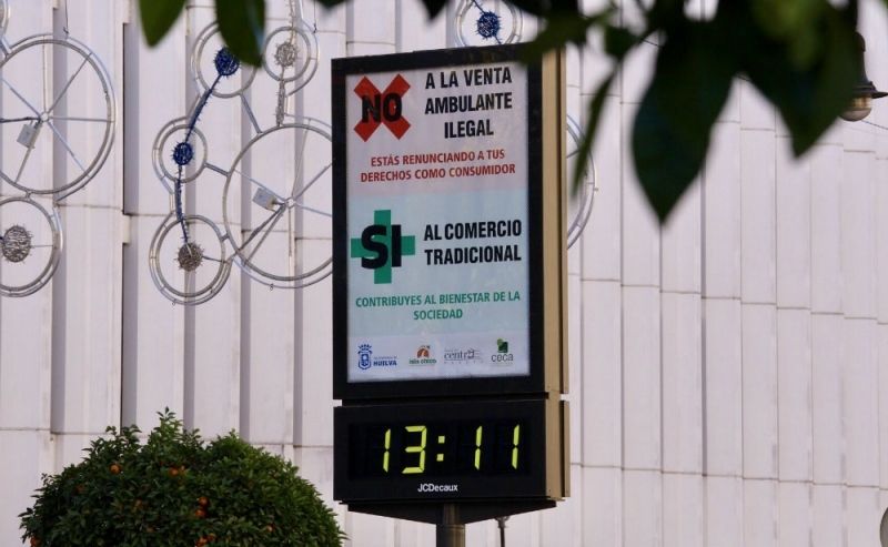 Termómetros y dípticos para advertir contra la venta ambulante ilegal