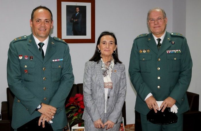 La subdelegada da la bienvenida a dos nuevos tenientes coronel de la Guardia Civil
