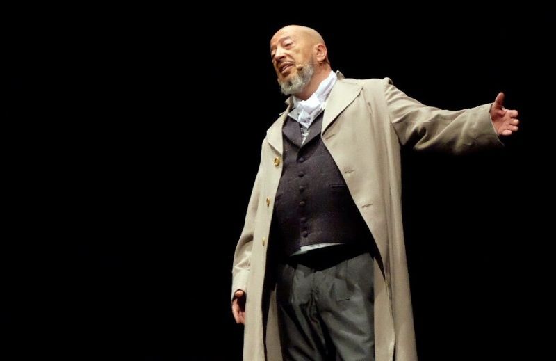 Antonio Cabezas regala un pregón 'independiente' cargado de humor y buena música