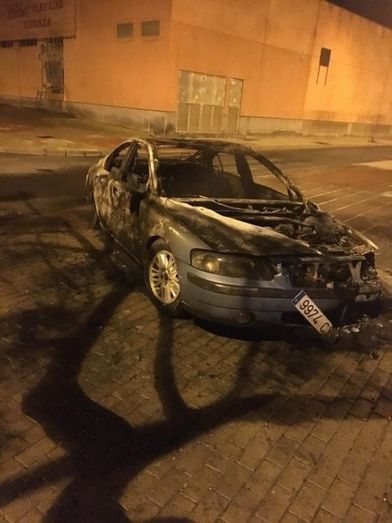 Queman el coche de José Carlos Hernández Cansino en la puerta de su domicilio en Punta Umbría