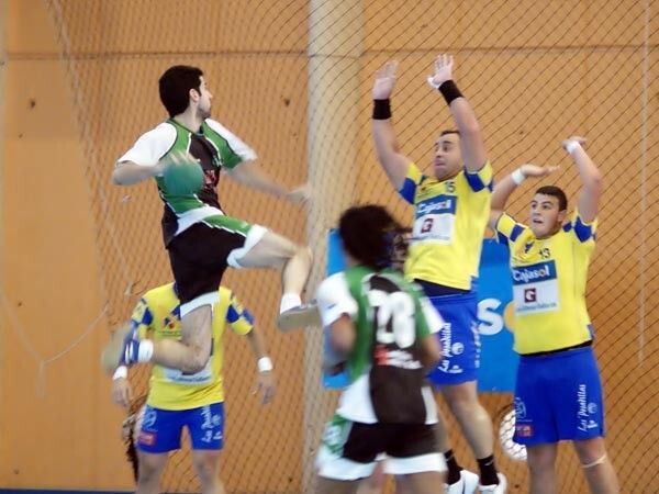 Gran victoria de despedida con marchamo de cantera amarilla  (37-25)