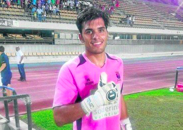 El San Roque oficializa los fichajes del portero Linares y el delantero Kazubovicius