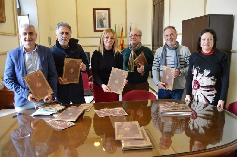 Facsímil de la Carta Puebla de San Juan para los colegios